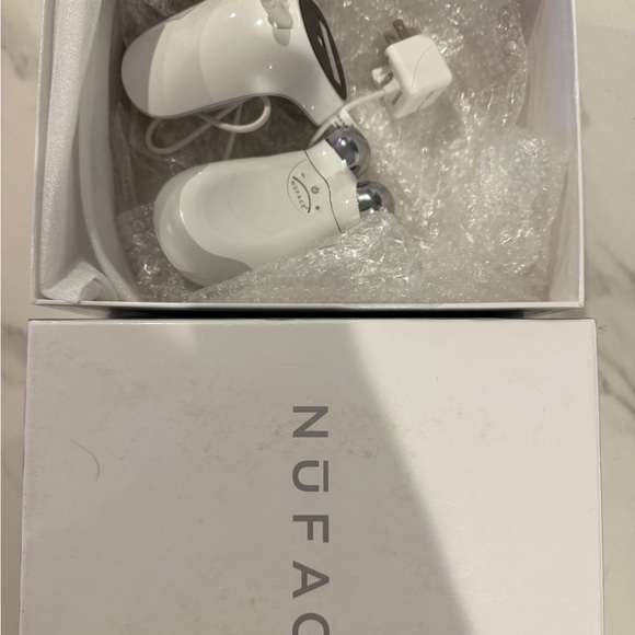 NuFace Other - NuFace Glossy White Toning Device